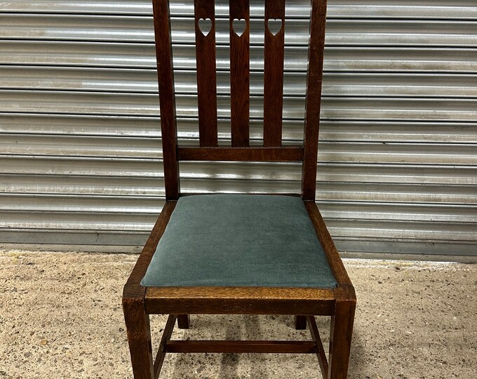 Lovely Antique Oak Arts And Crafts Dining Chair With Love Heart Carved Back Support and Drop in Seat