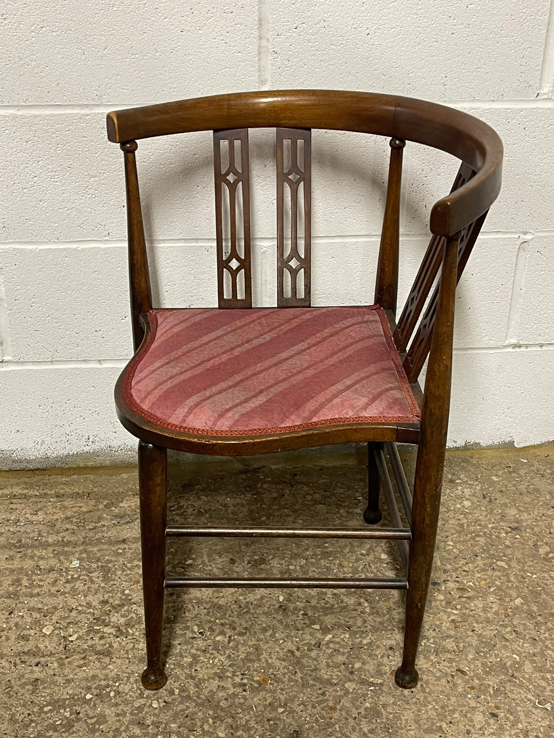 Early 1900 s Antique Mahogany Corner Chair