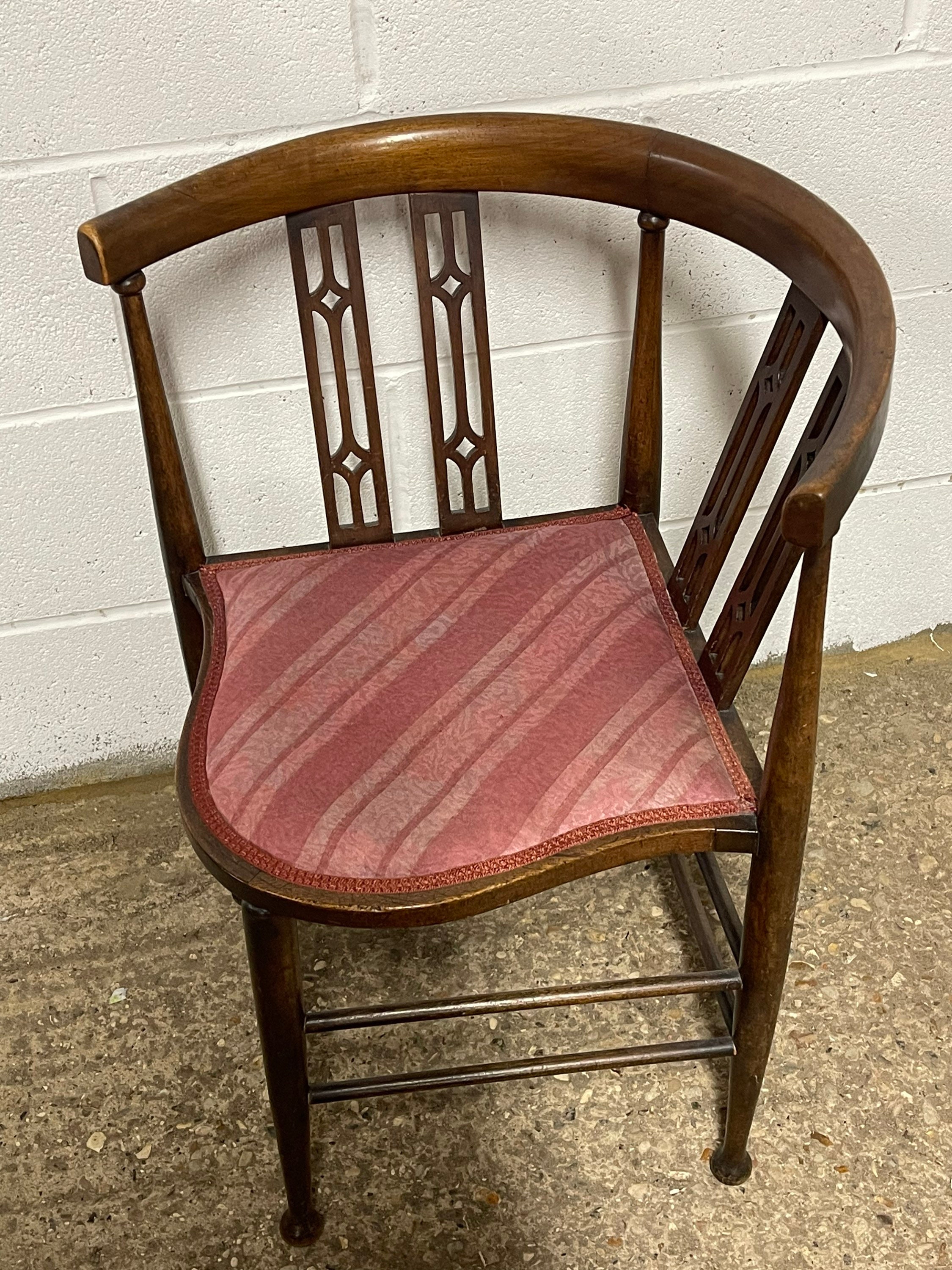 Early 1900’s Antique Mahogany Corner Chair