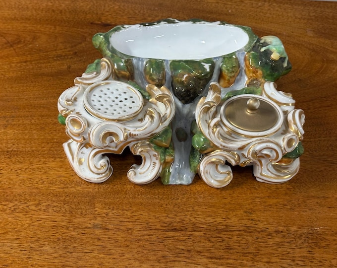 Beautiful Rare Antique Late 18th / Early 19thC French Porcelain Encrier Inkwell Figural Lizard Design