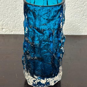 Vintage BLUE GLASS Vase, Inspired Bij Whitefriars Kingfisher