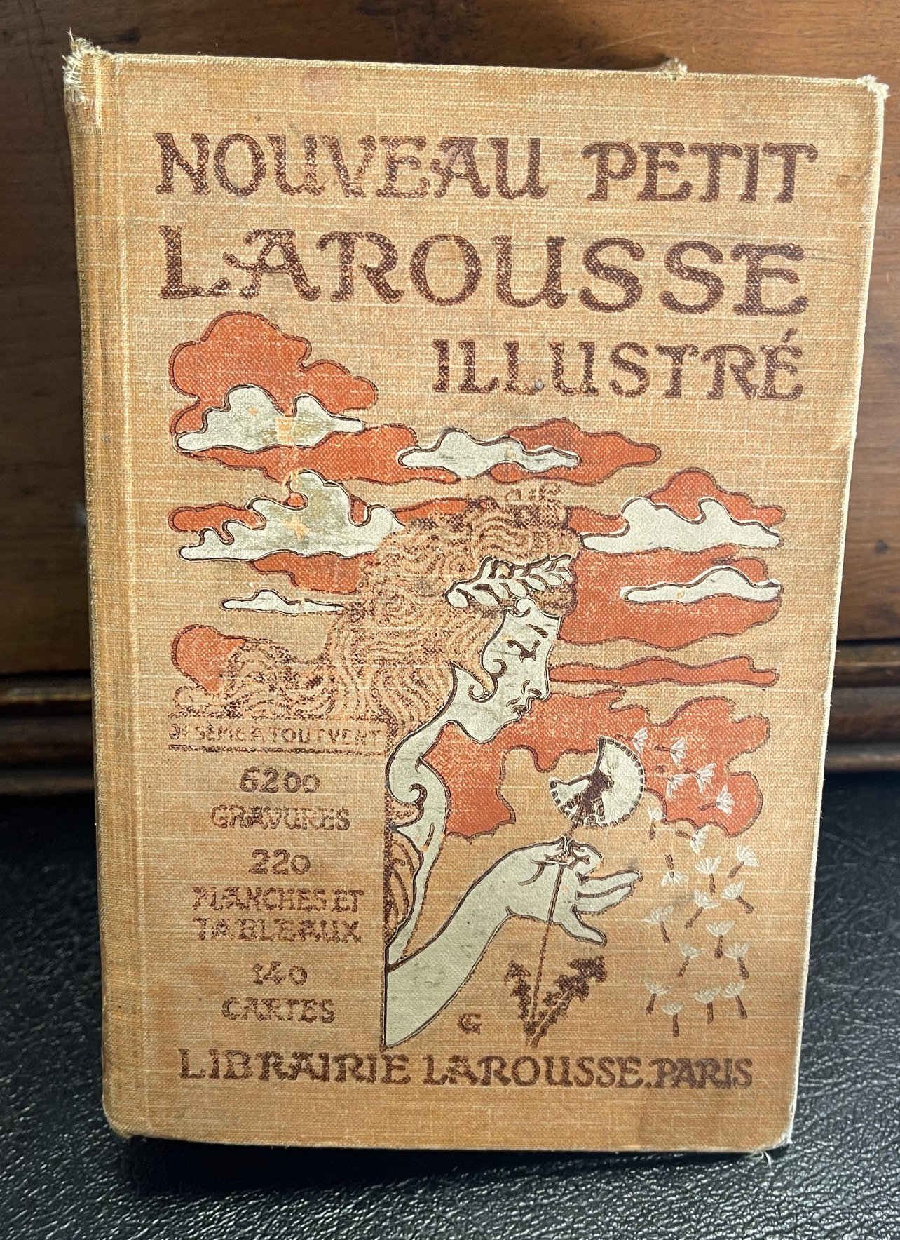 Nouveau Petit LAROUSSE illustré. Dictionnaire Encyclopédique Augé