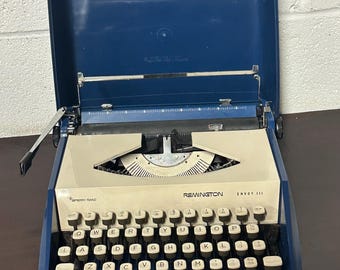 Vintage c1970’s Remington Envoy III Portable Typewriter With Case