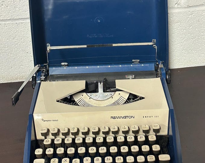 Vintage c1970’s Remington Envoy III Portable Typewriter With Case