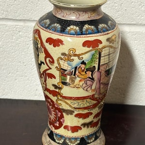 Lovely Antique Japanese Hand Decorated Satsuma Style Vase