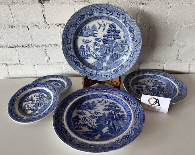 Selection of 19th Century Blue & White Willow Pattern Plates A/F.