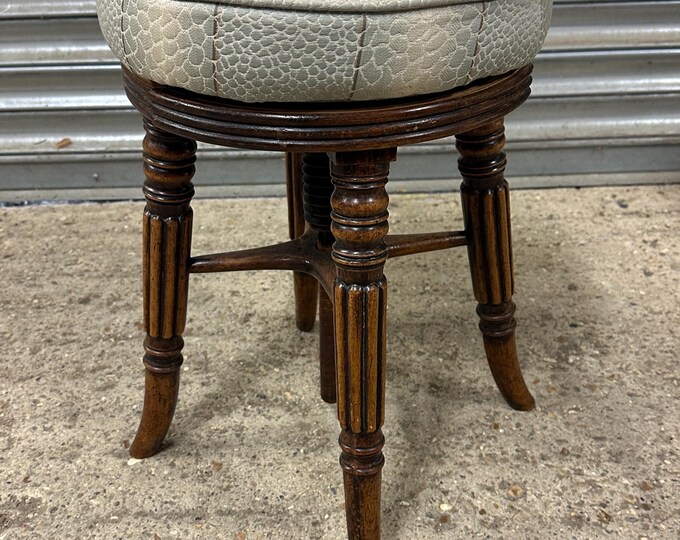 Gorgeous 19th Century Adjustable Piano Stool On Splayed Legs