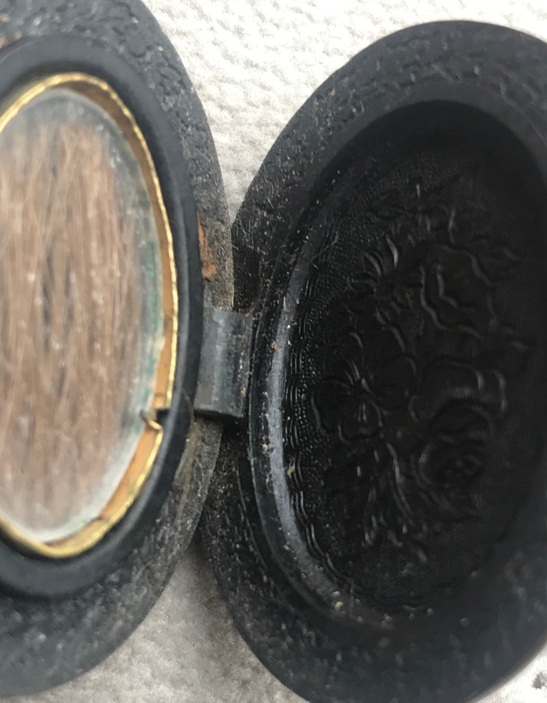 19th Century Victorian Whitby Jet Mourning Locket with Loved One/'s Hair