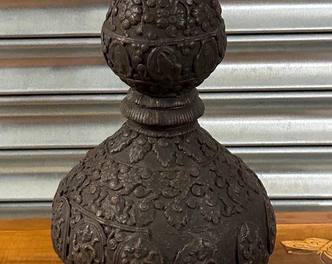 Lovely Vintage Carved Hardwood Table Lamp In Working Condition