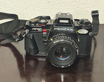 Cuerpo de cámara Pentax Programa A negro vintage con lente A de 50 mm F1.7