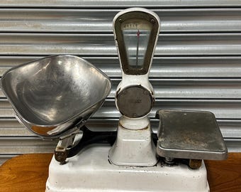 Vintage Avery No. 1102 White Enamel Grocer Shop Weighing Scales upto 20lbs