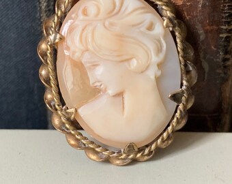 Lovely Vintage Rolled Gold Cameo Brooch