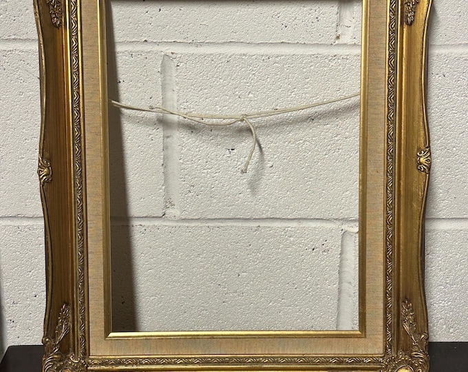 Lovely Vintage Ornate Gilt Frame