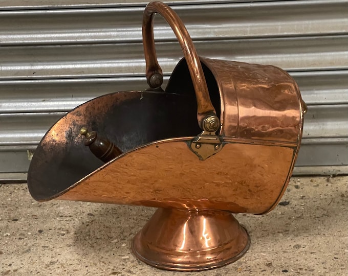Lovely Victorian Copper Coal Scuttle With Shovel