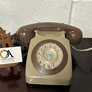 Vintage Retro BT Telephone 8746 - Stylish & Nostalgic