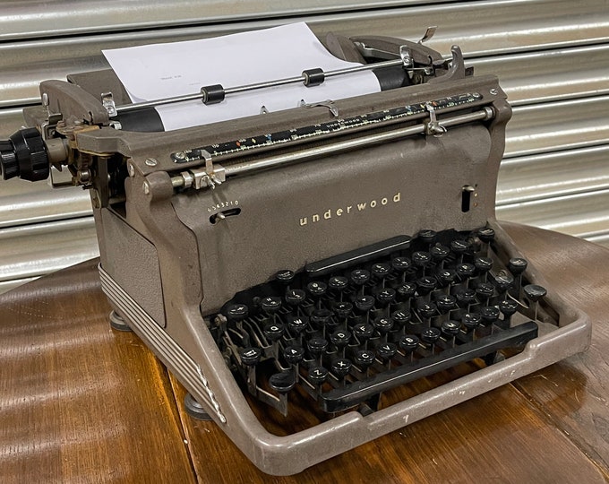 Superb Vintage 1950’s Stylish Mid Century Underwood Typewriter