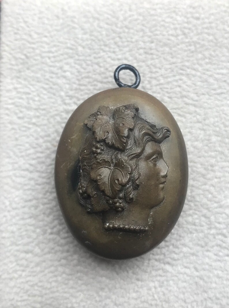 19th Century Victorian Whitby Jet Mourning Locket with Loved One/'s Hair