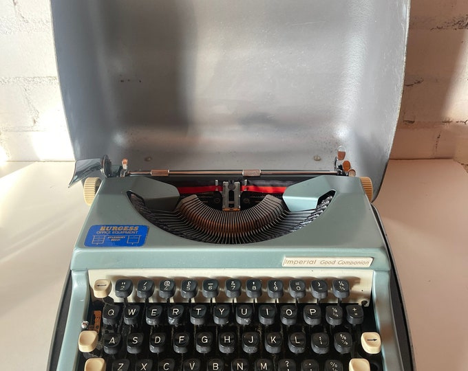 Vintage c1960’s Working Imperial Good Companion Portable Typewriter with Case