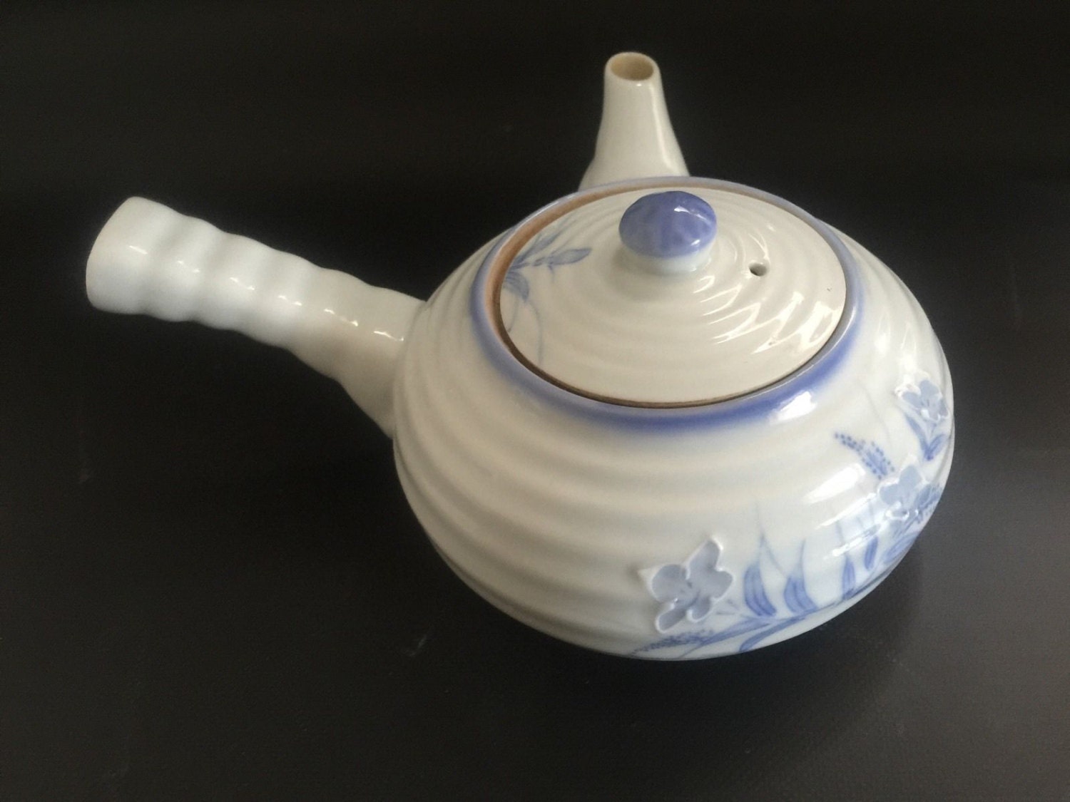 Beautiful Antique Blue & White Japanese Kyusu Sasame Teapot