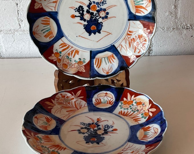 Pair of Antique Late 19thC Japanese Imari Scalloped Shaped Plates.
