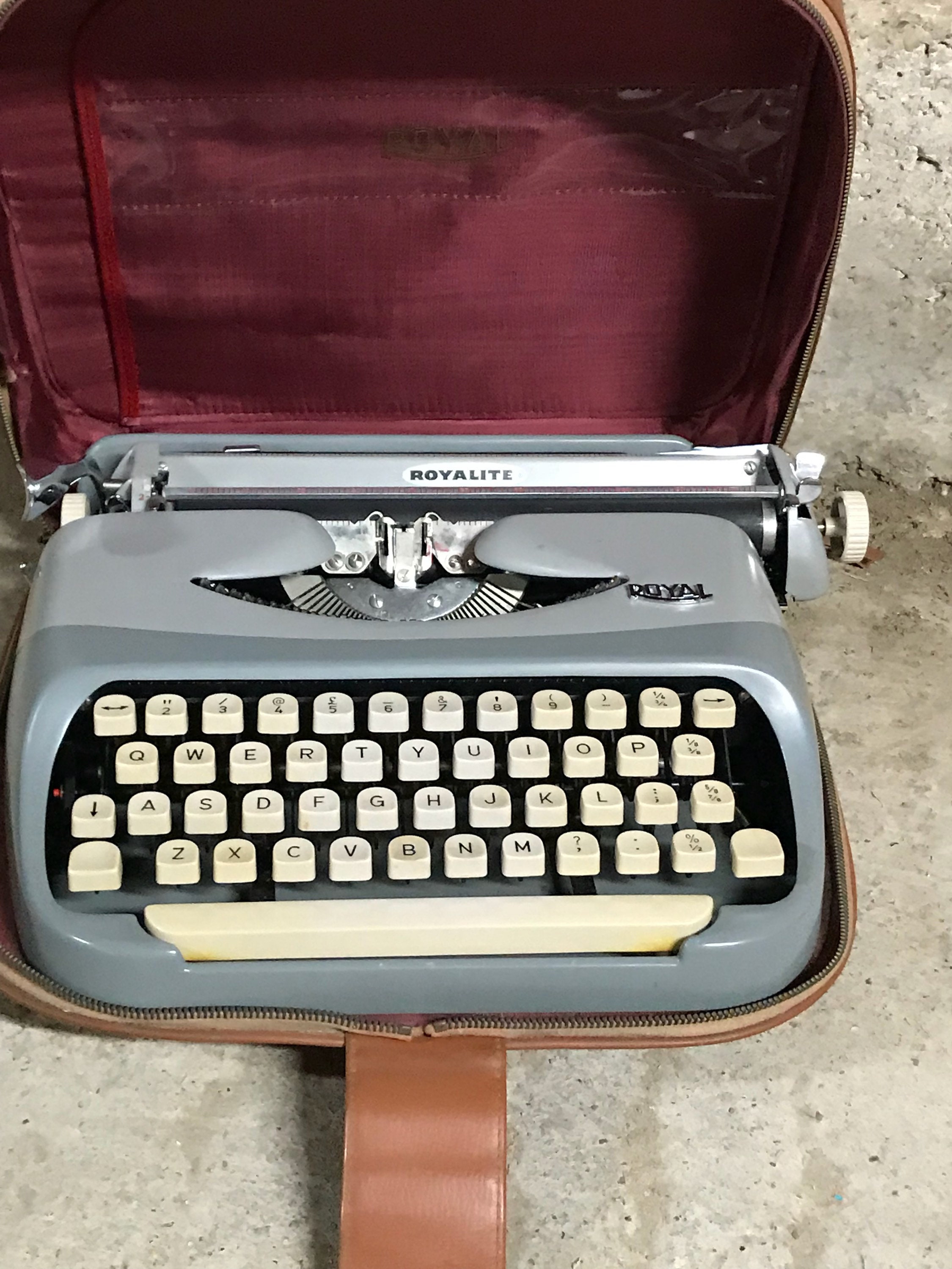 RESERVED* Vintage Retro Royal Royalite Typewriter With Original Case