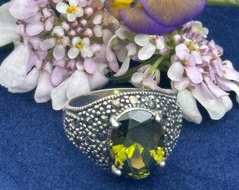 Gorgeous Vintage 925 Silver Olive Green Peridot & Marcasite Cluster Ring Size R
