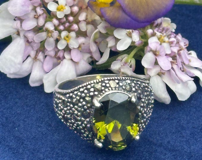 Gorgeous Vintage 925 Silver Olive Green Peridot & Marcasite Cluster Ring Size R