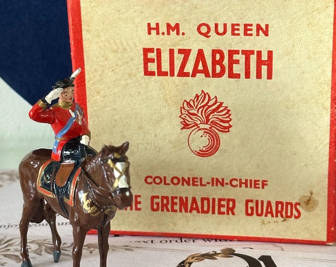 H.M Queen Elizabeth Colonel In Chief By Britains No 2065 In Original Box - Highly Collectible !
