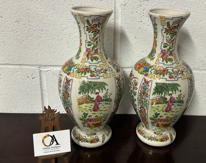 Gorgeous Pair Of Vintage Beautiful Chinese Baluster Shaped Vases