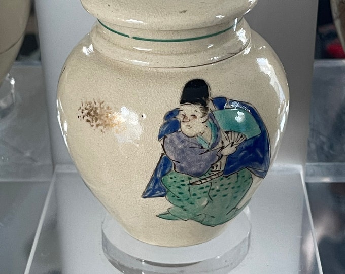 Beautiful Small Vintage Hand Painted Chinese Ginger Jar