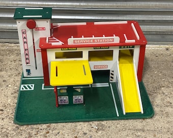 Vintage Wooden Toy Service Station & Car Park Garage – Retro 1960s/70s Style