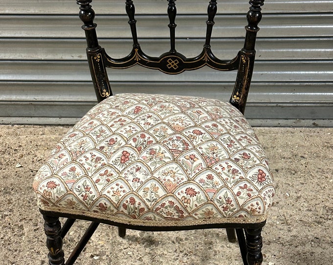 Beautiful 19th Century Ebonised Black Lacquered And Gilt Decorated Chair