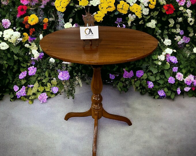 Beautiful Antique Georgian Mahogany Oval Occasional Table On Tripod Legs