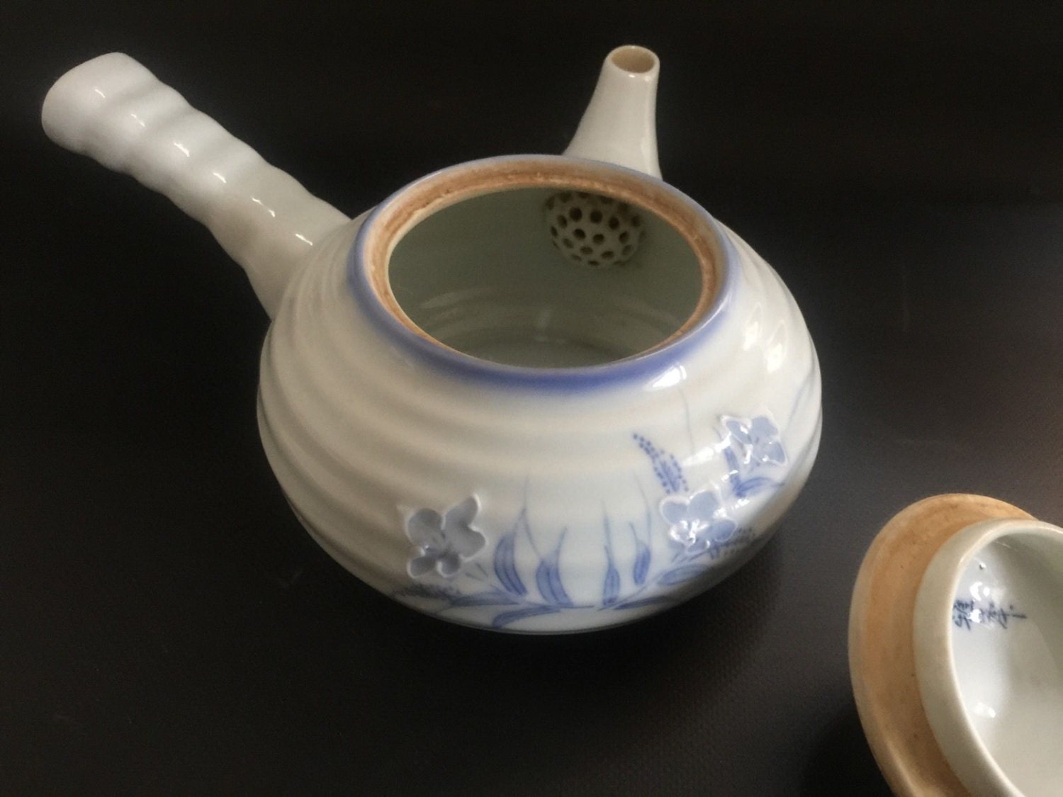 Beautiful Antique Blue & White Japanese Kyusu Sasame Teapot
