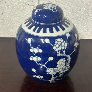 Large Vintage Chinese Blue and White Porcelain Ginger Jar