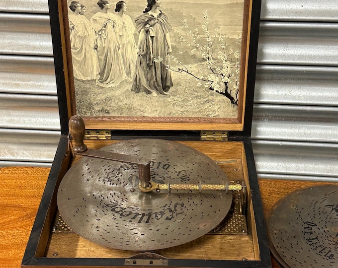 Antique Kalliope Polyphon Music Box with Approx 12 Discs - In Working Order