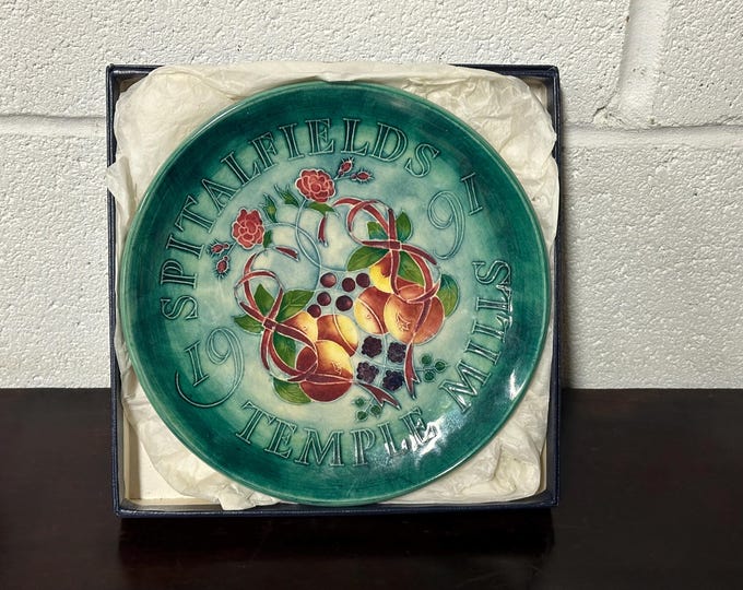 Beautiful Moorcroft Pottery Spitalfields Temple Mills 1991 Commemorative Plate