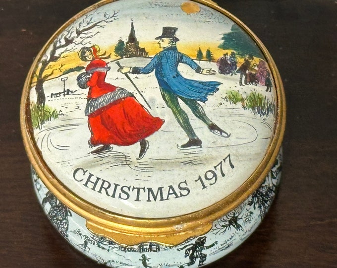 Beautiful Halcyon Days Bilston & Battersea Christmas 1977 Trinket Box