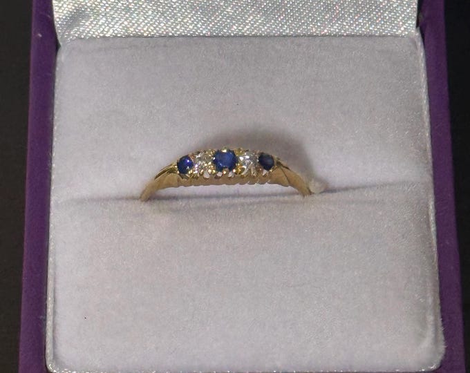 Beautiful 18ct Gold Diamond & Sapphire Ring Size K/L