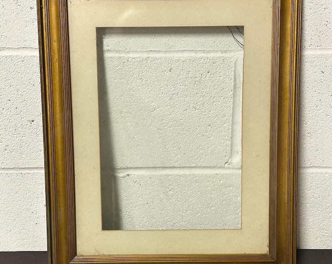 Lovely Vintage Circa 1920’s Gilt Picture Frame With Glass