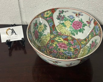 Beautiful Vintage Hand Painted Chinese Famille Rose Bowl