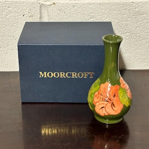 Gorgeous Hibiscus Pattern Moorcroft Vase with Moorcroft Presentation Box