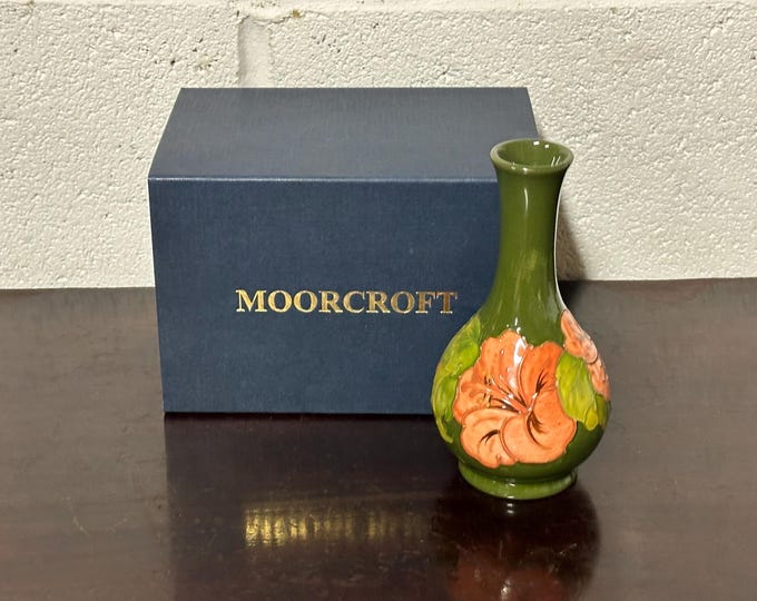 Gorgeous Hibiscus Pattern Moorcroft Vase with Moorcroft Presentation Box