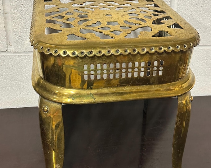 Lovely Victorian Brass Footman / Kettle Trivet With Beautiful Pierced Decoration