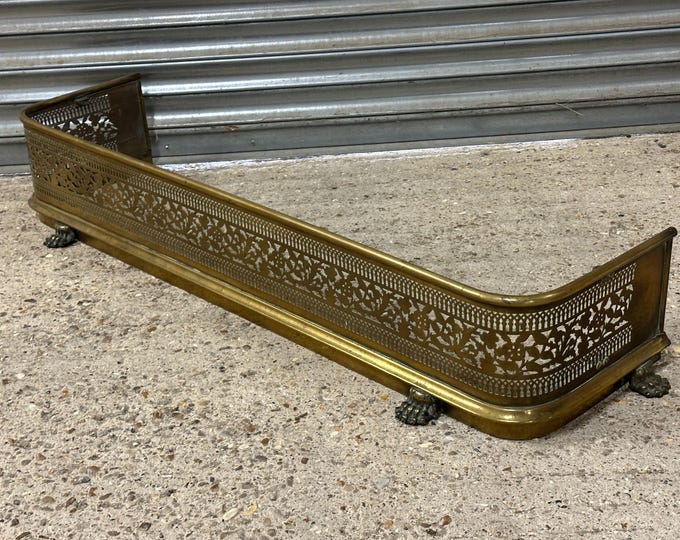 Lovely Original Large Victorian Brass Fender On Lions Paw Feet - Shamrock, Tudor Rose, Shamrock Decoration
