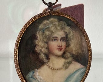 Beautiful Georgian Period Portrait Of A Lady, Gilt Shamrock Relief Oval Frame