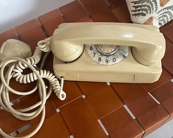Original Vintage Starlite GTE Rotary Telephone - Italy Circa 1960s with its original plug