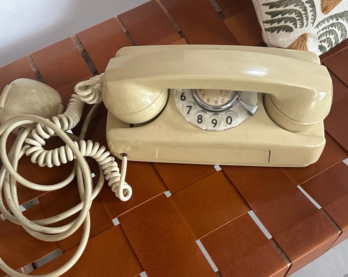 Original Vintage Starlite GTE Rotary Telephone - Italy Circa 1960s with its original plug