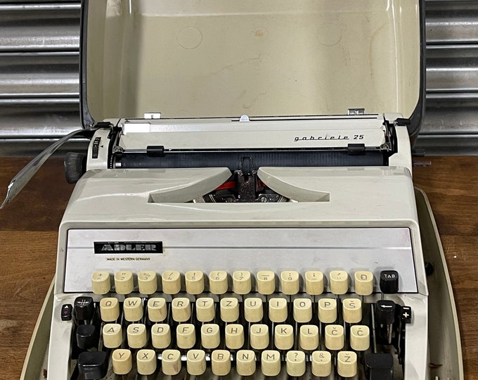 Mid Century Retro 1970’s Adler Gabriele 25 Manual Portable Typewriter