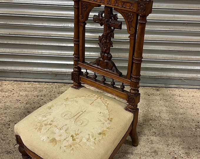 Charming Antique Victorian Carved Prayer Kneeler / Prie Dieu Chair